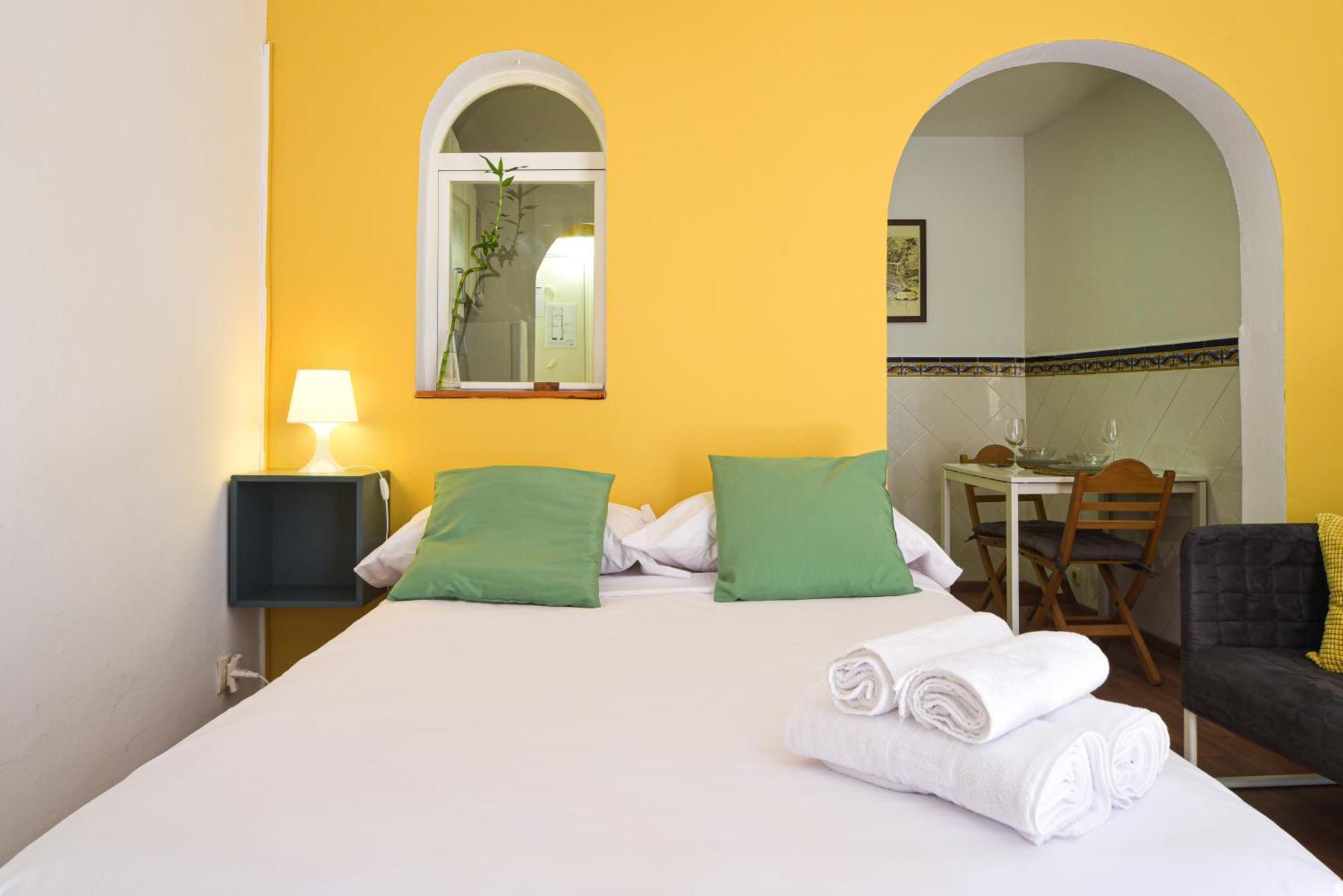 El Prado Historic Center Apartment Madrid Exterior photo